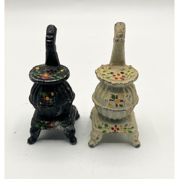 Other - Vintage Miniature Cast Iron Stove Salt‎ Pepper Shakers Black White Floral 3"H